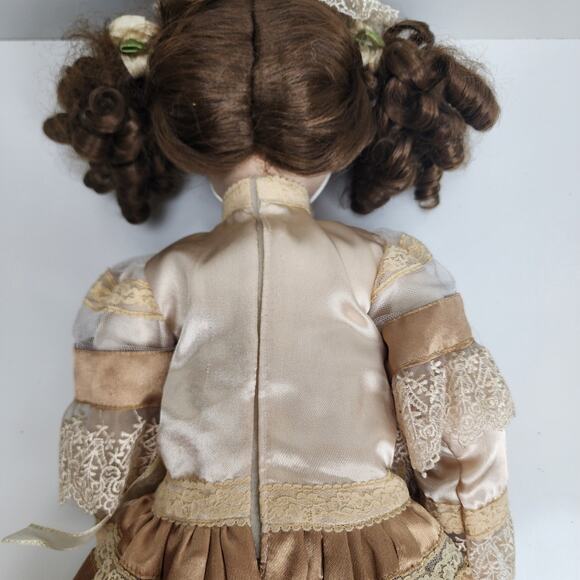 Donna Marie Cracker Barrel Exclusive American Classics Collection Porcelain Doll - Picture 9 of 14